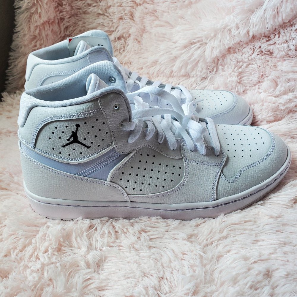 New- Nike Men's Basketball Shoes